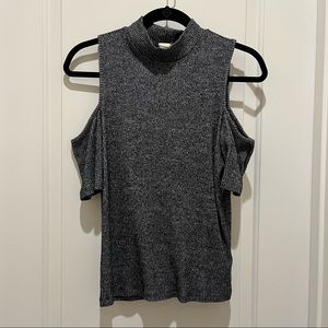 Gap cold shoulder top in excellent condition!